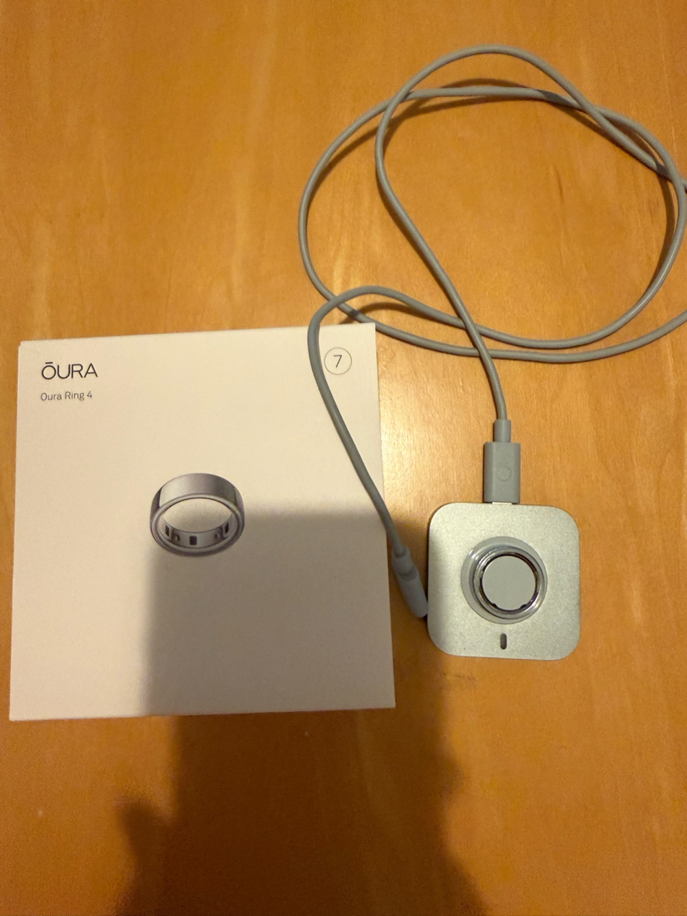Oura Ring 4 Charger and Cable - White and Silver 7